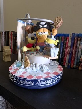 Vintage 1994 Garfield Pirate Bath Music Box